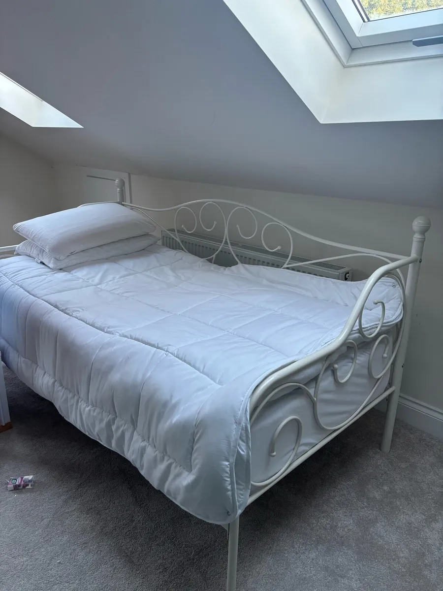 Day Bed / Sofa - Image 1