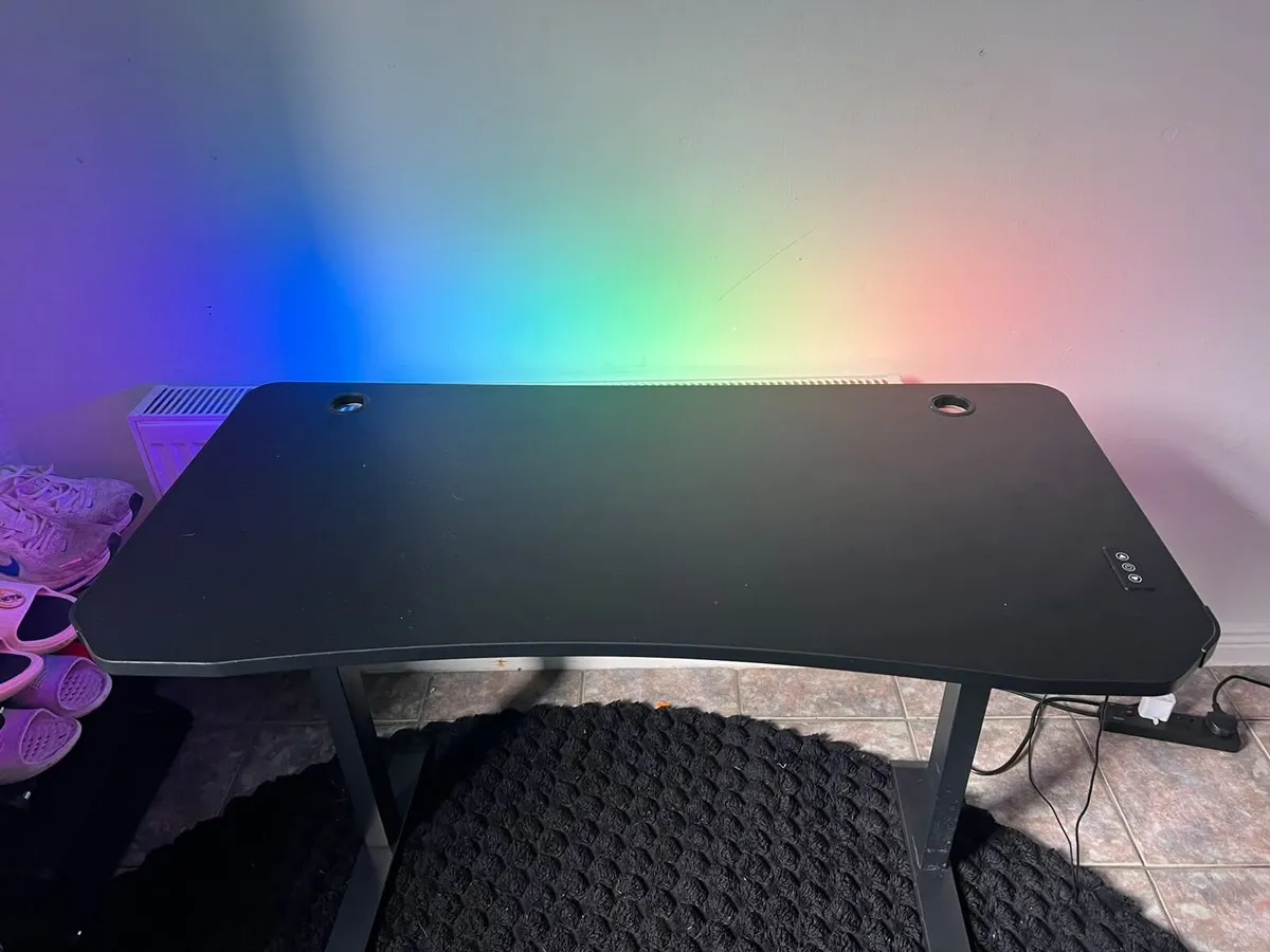 Gaming desk - Image 1