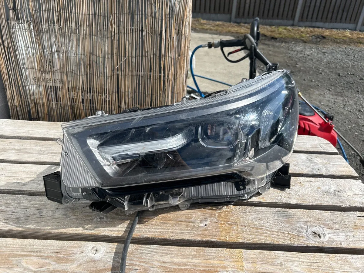 Vland 21-24 Toyota Hilux Bi-LED Headlight Black LH - Image 1