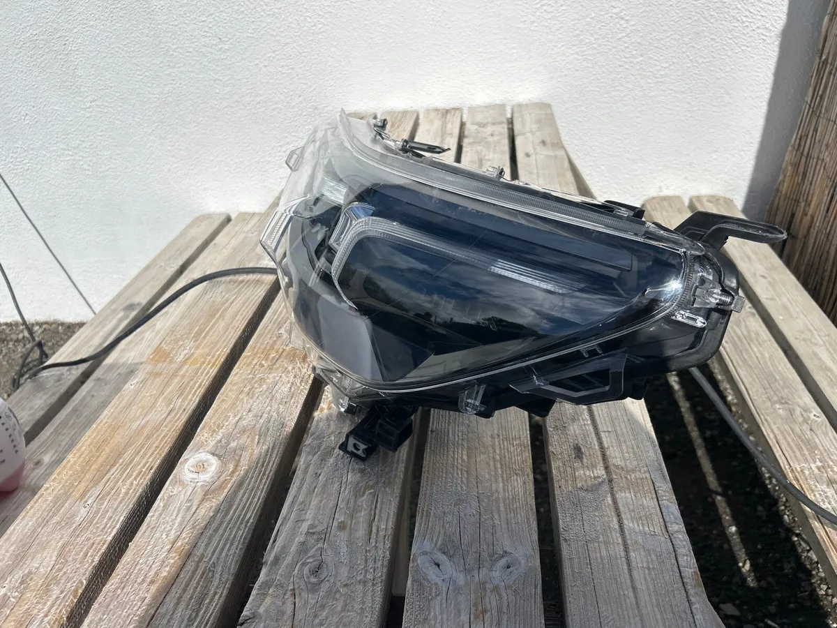Vland 21-24 Toyota Hilux Bi-LED Headlight Black LH - Image 2