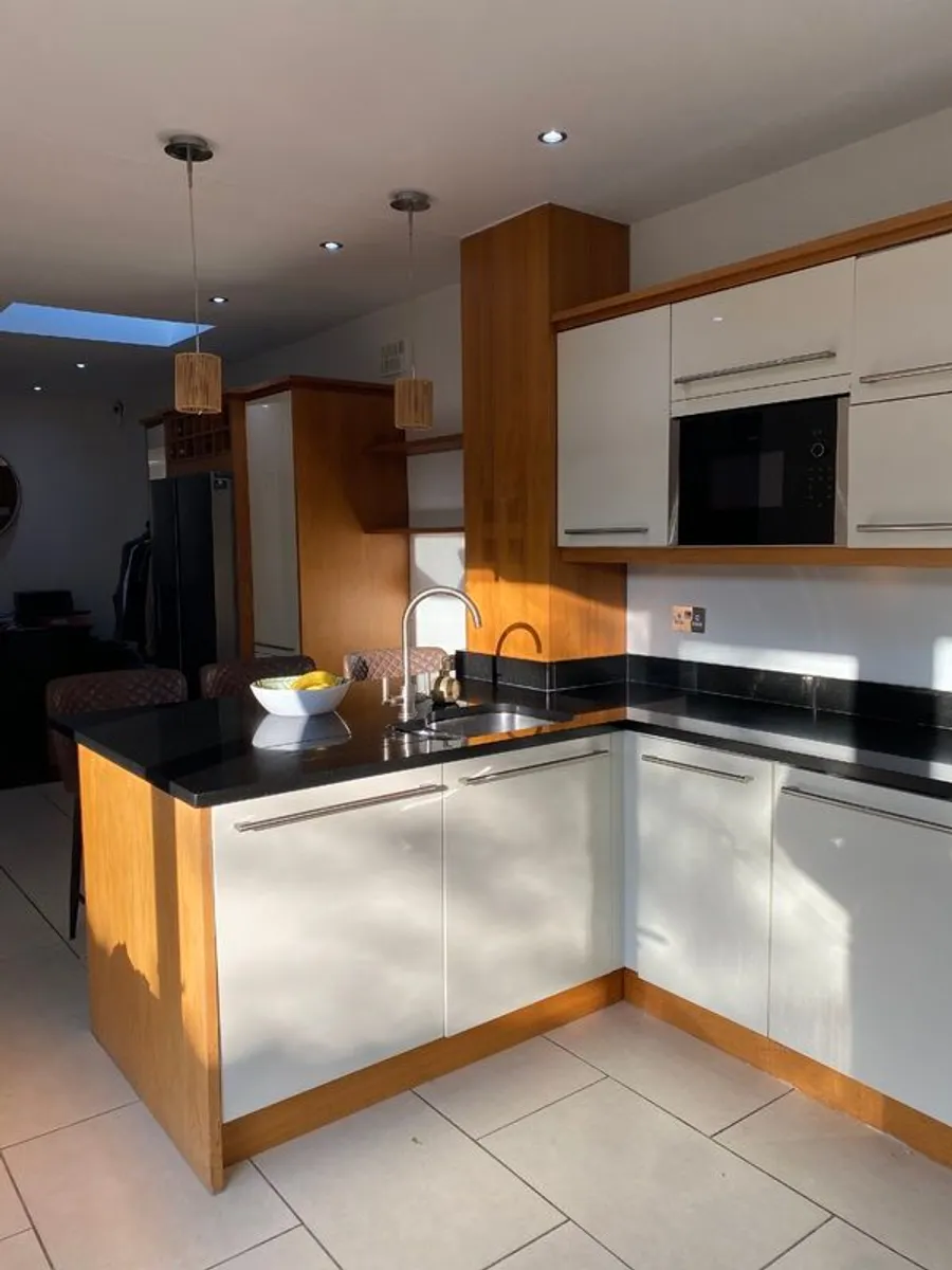 Modern Cream Gloss & Solid Black Granite Kitchen (Includes Electric Range)  North Wicklow - Image 4