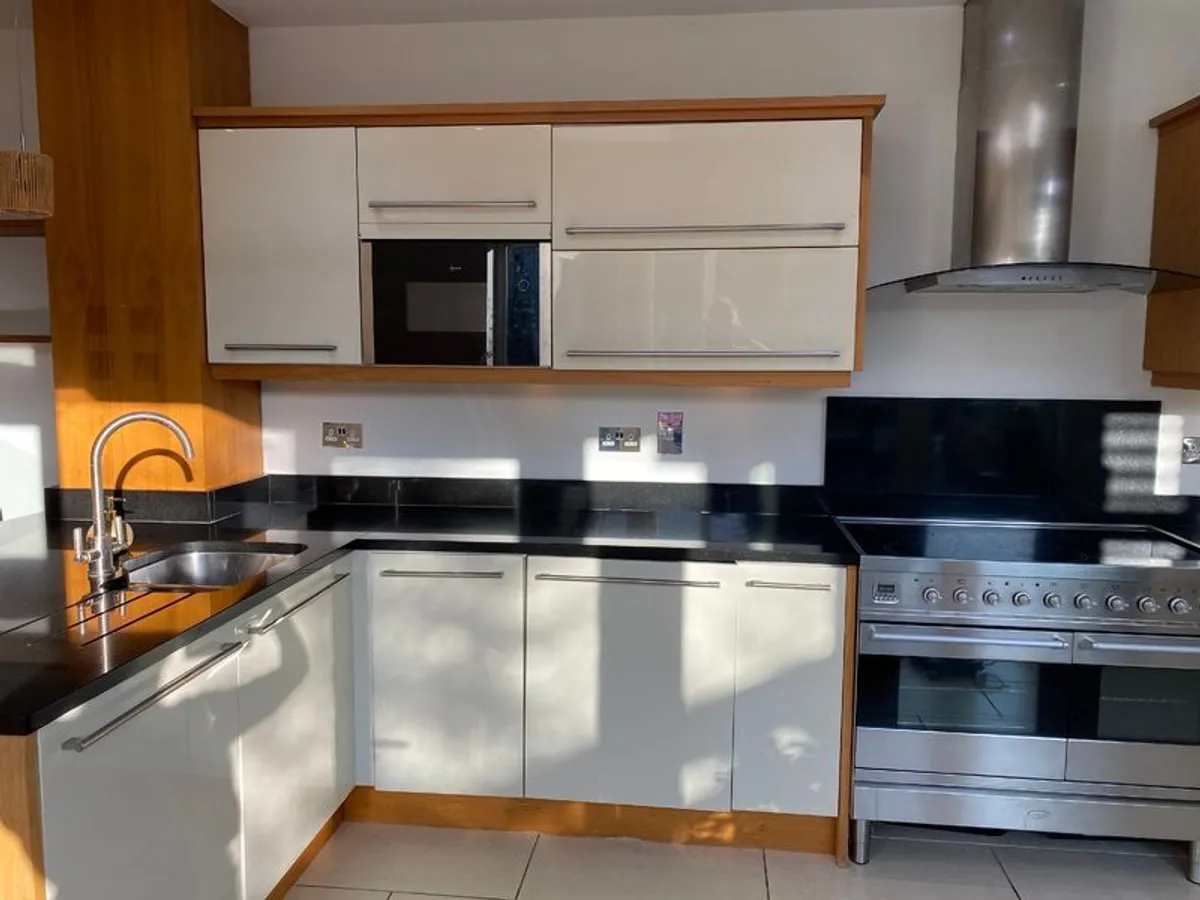 Modern Cream Gloss & Solid Black Granite Kitchen (Includes Electric Range)  North Wicklow - Image 3