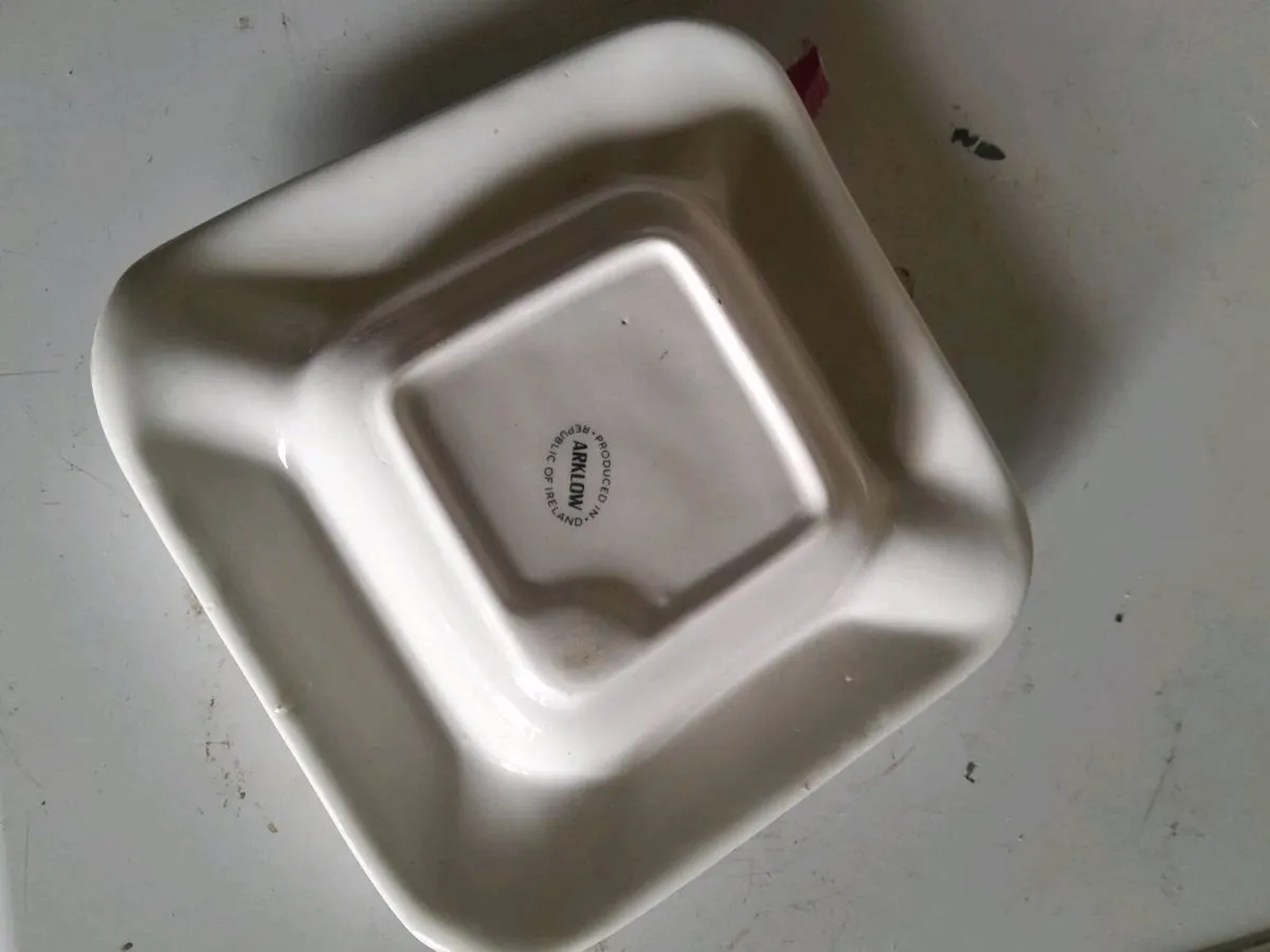 Vintage  black and white scoth whisky ashtray - Image 4