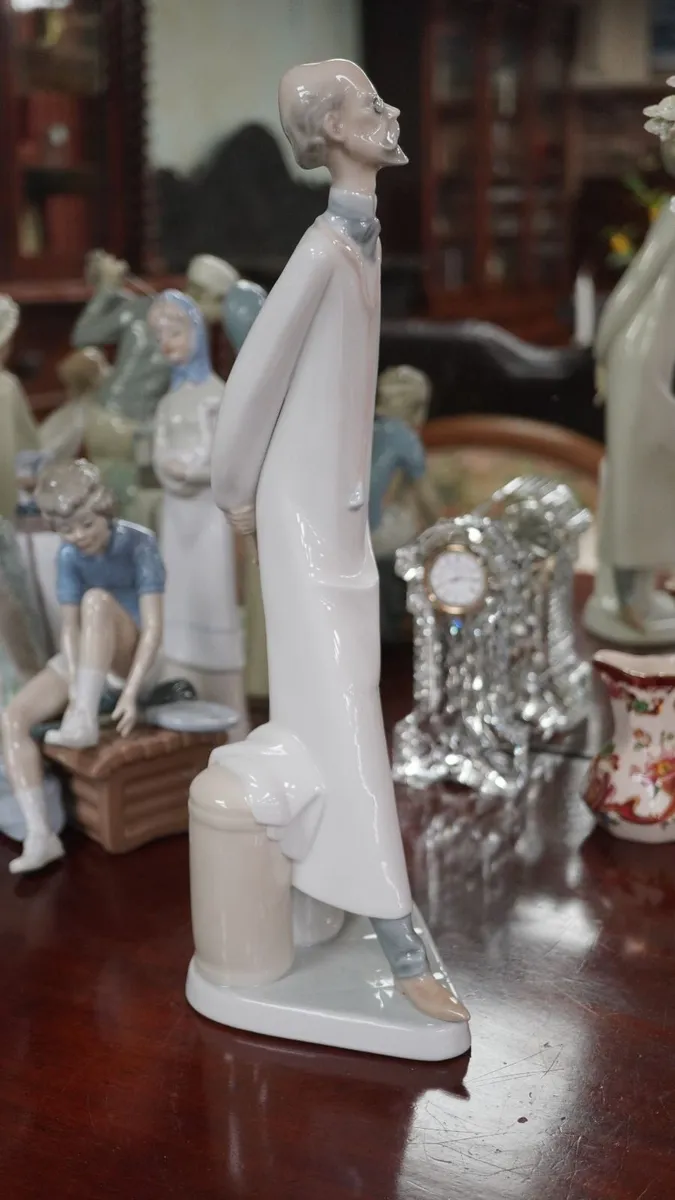 Lladro The Doctor / Professor Porcelain Figurine - Image 2