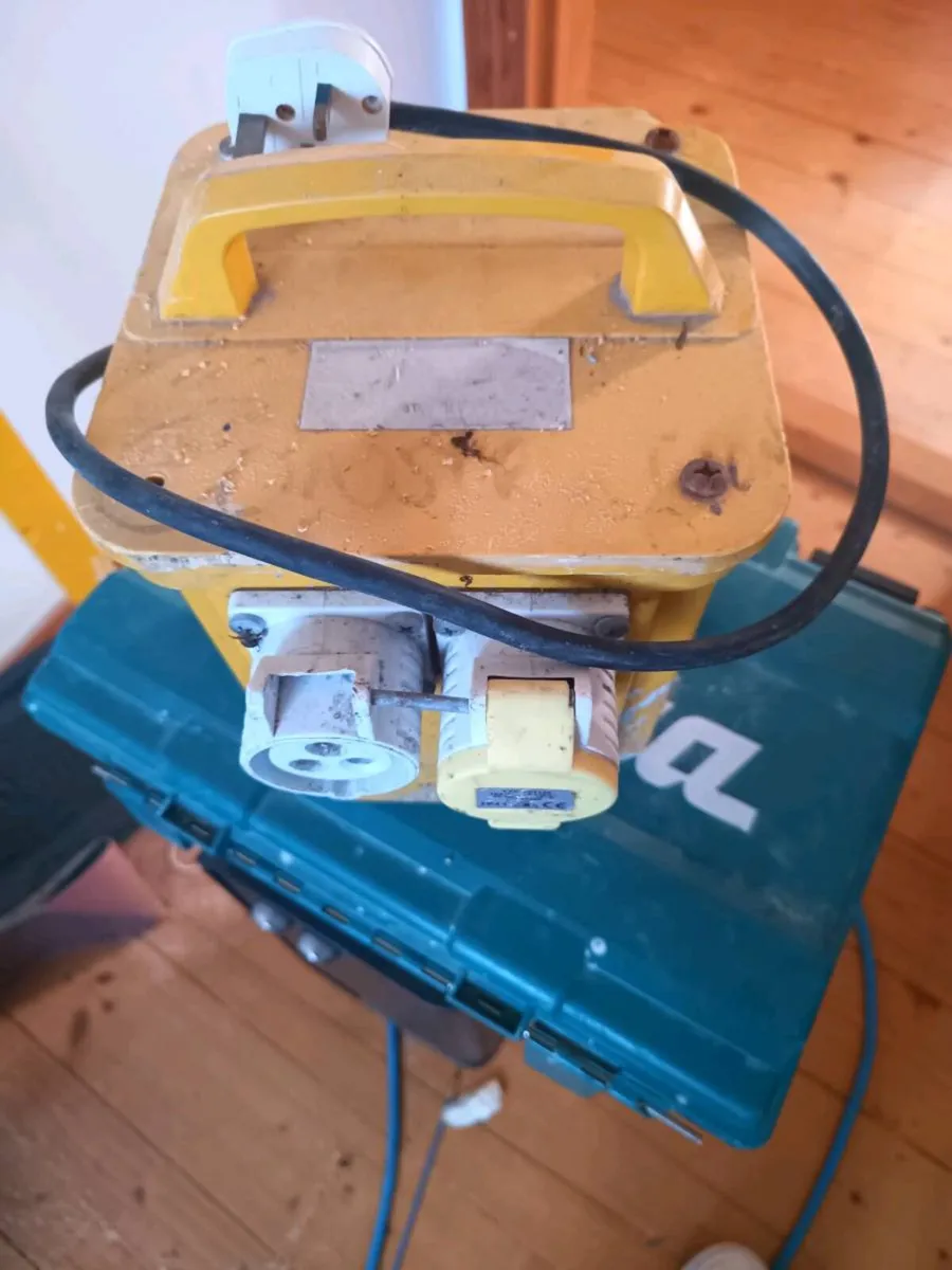 Makita Hammer drill & Transformer - Image 2