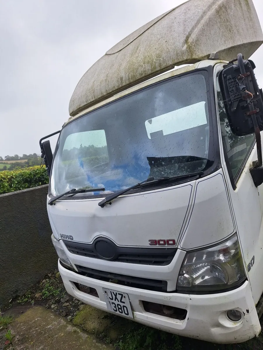 HINO 300 for breaking - Image 2