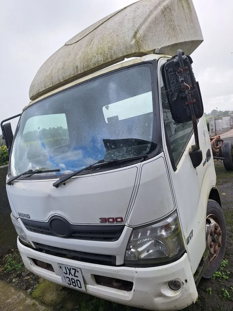 HINO 300 for breaking - Image 3