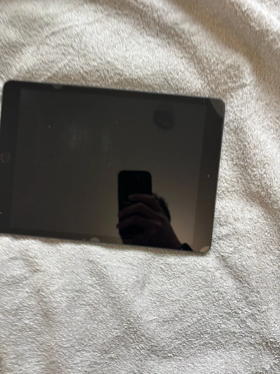 iPad 7th Generation 128GB - Image 4