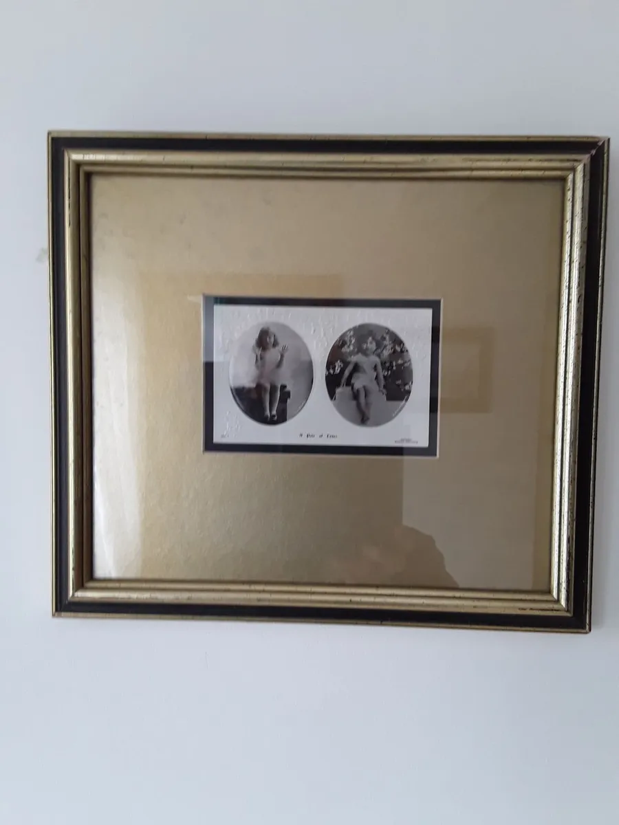 Two lovely vintage postcards in glass frames - Image 1