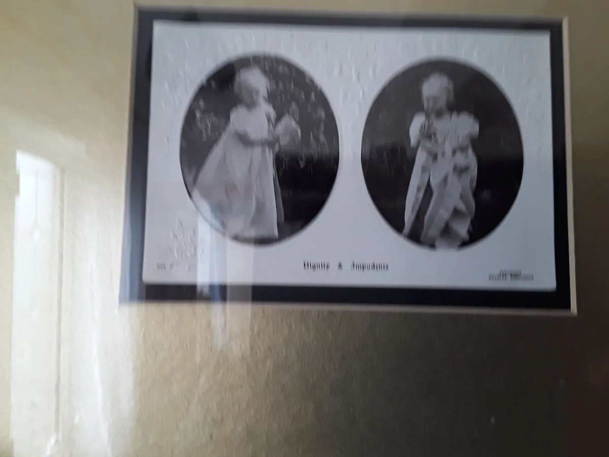 Two lovely vintage postcards in glass frames - Image 4