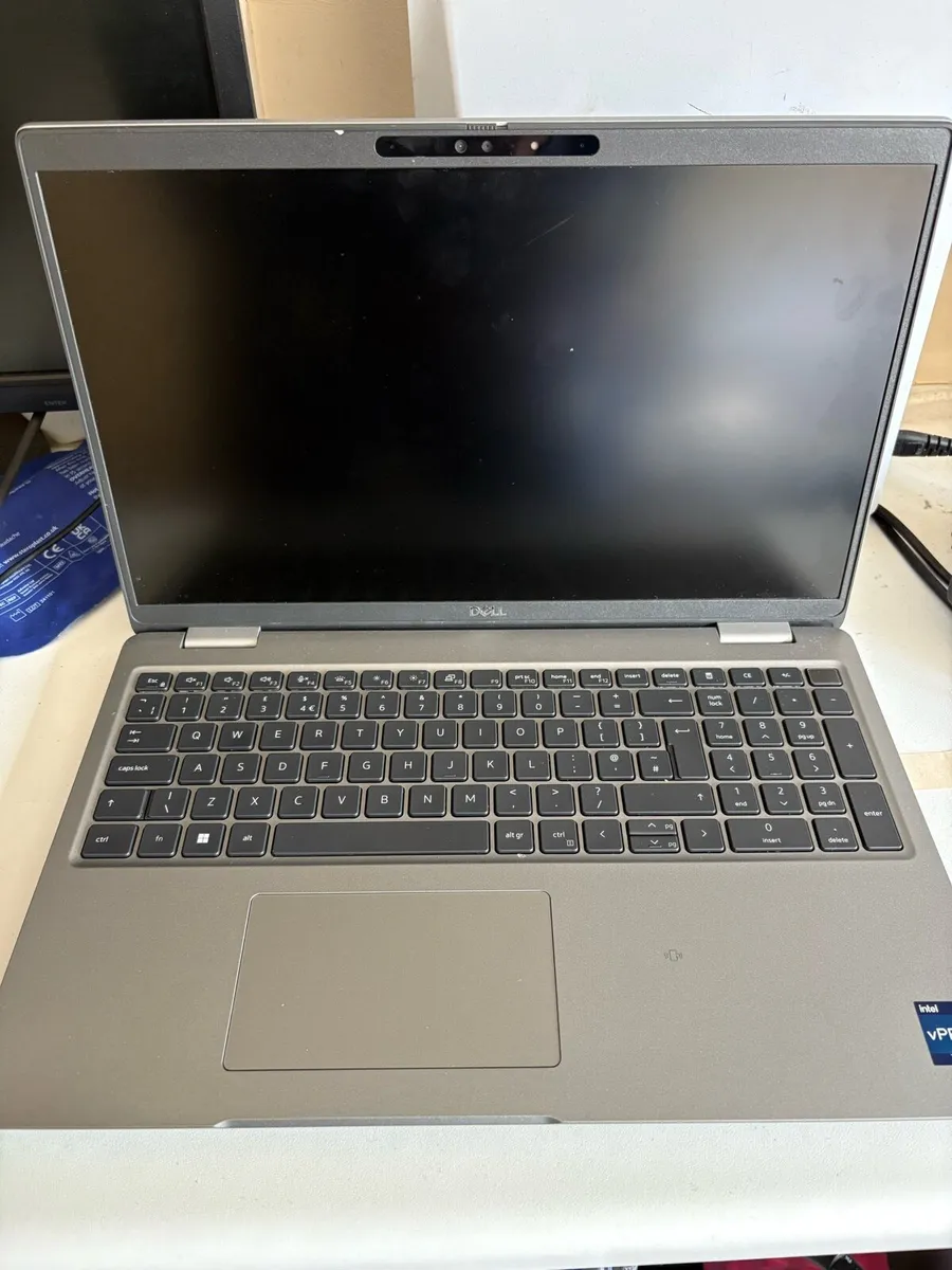 Dell latitude 5540 (comes with charger and bag) - Image 1