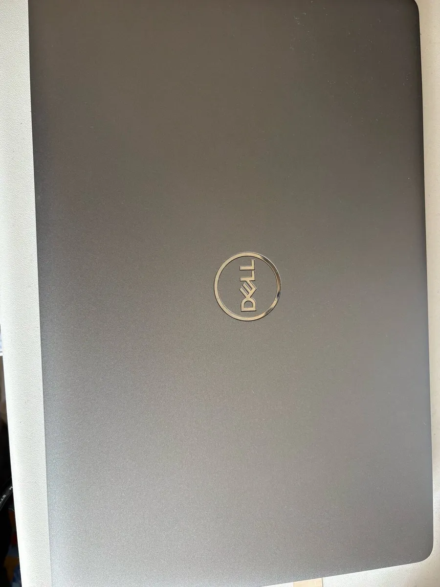 Dell latitude 5540 (comes with charger and bag) - Image 2