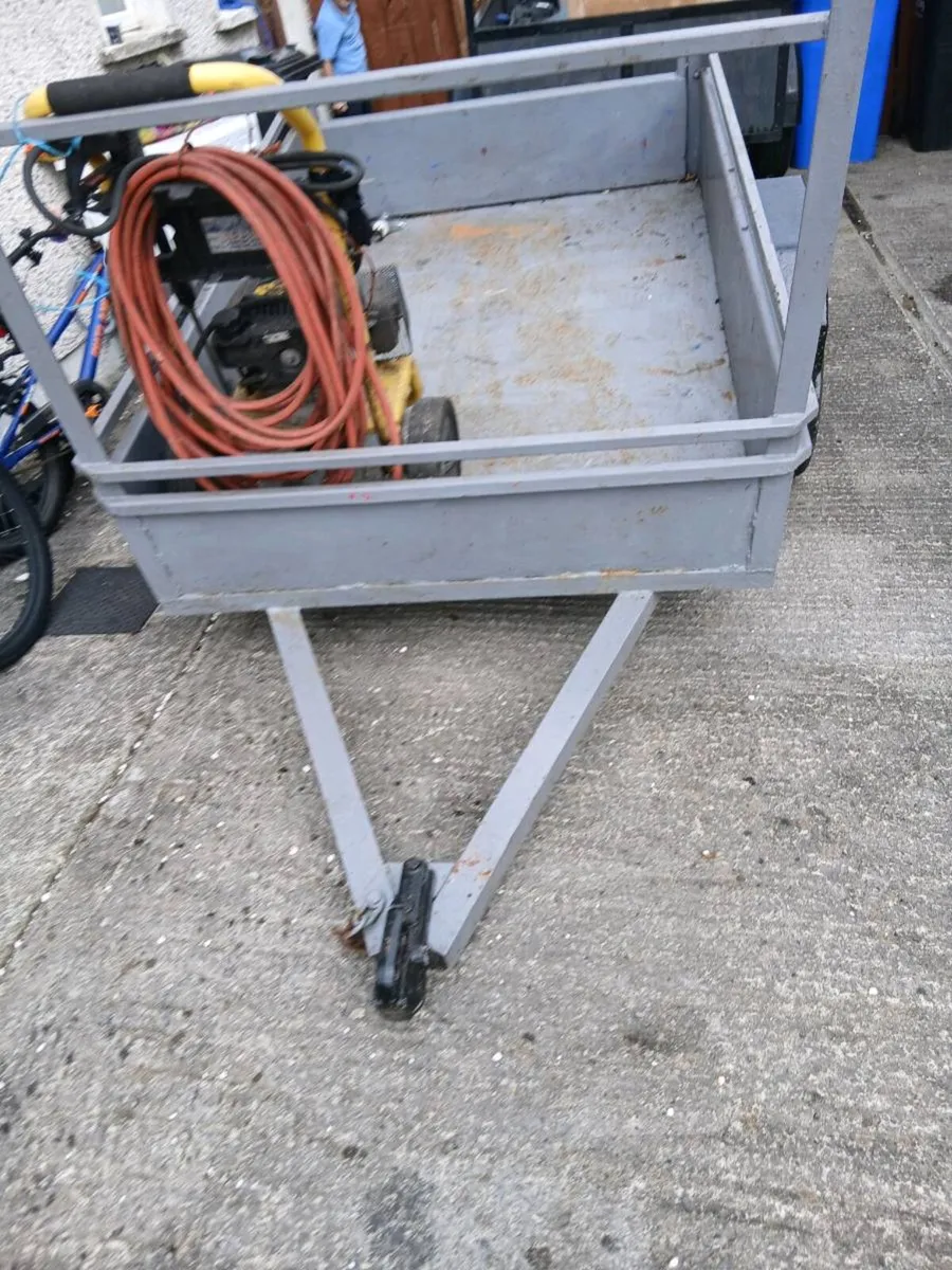 Trailer - Image 1