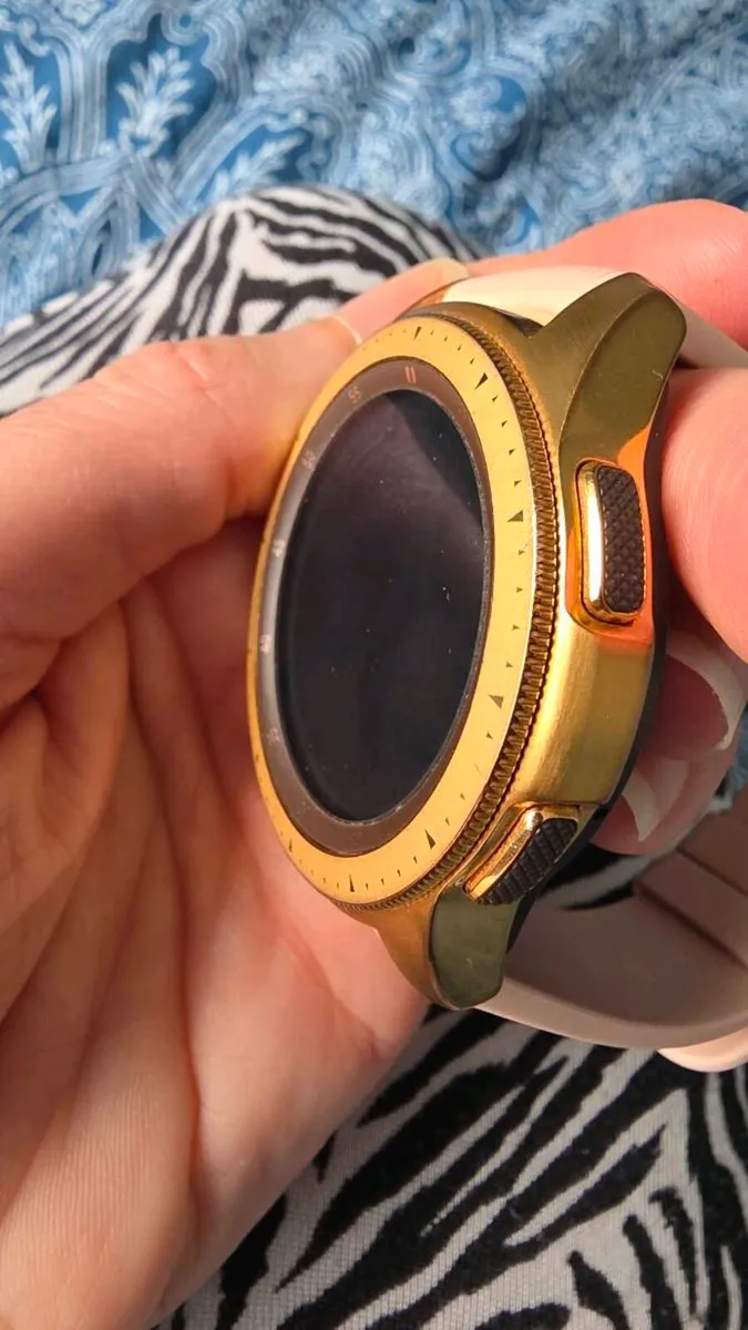 Samsung Galaxy Watch 42mm - Rose Gold + Extras - Image 3