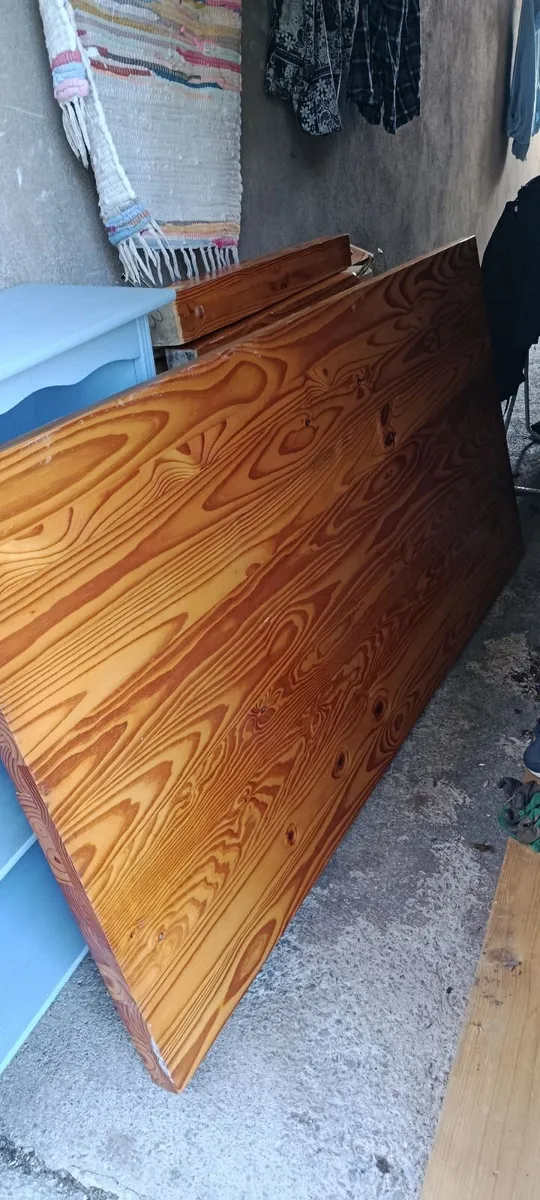 Kitchen table - Image 1