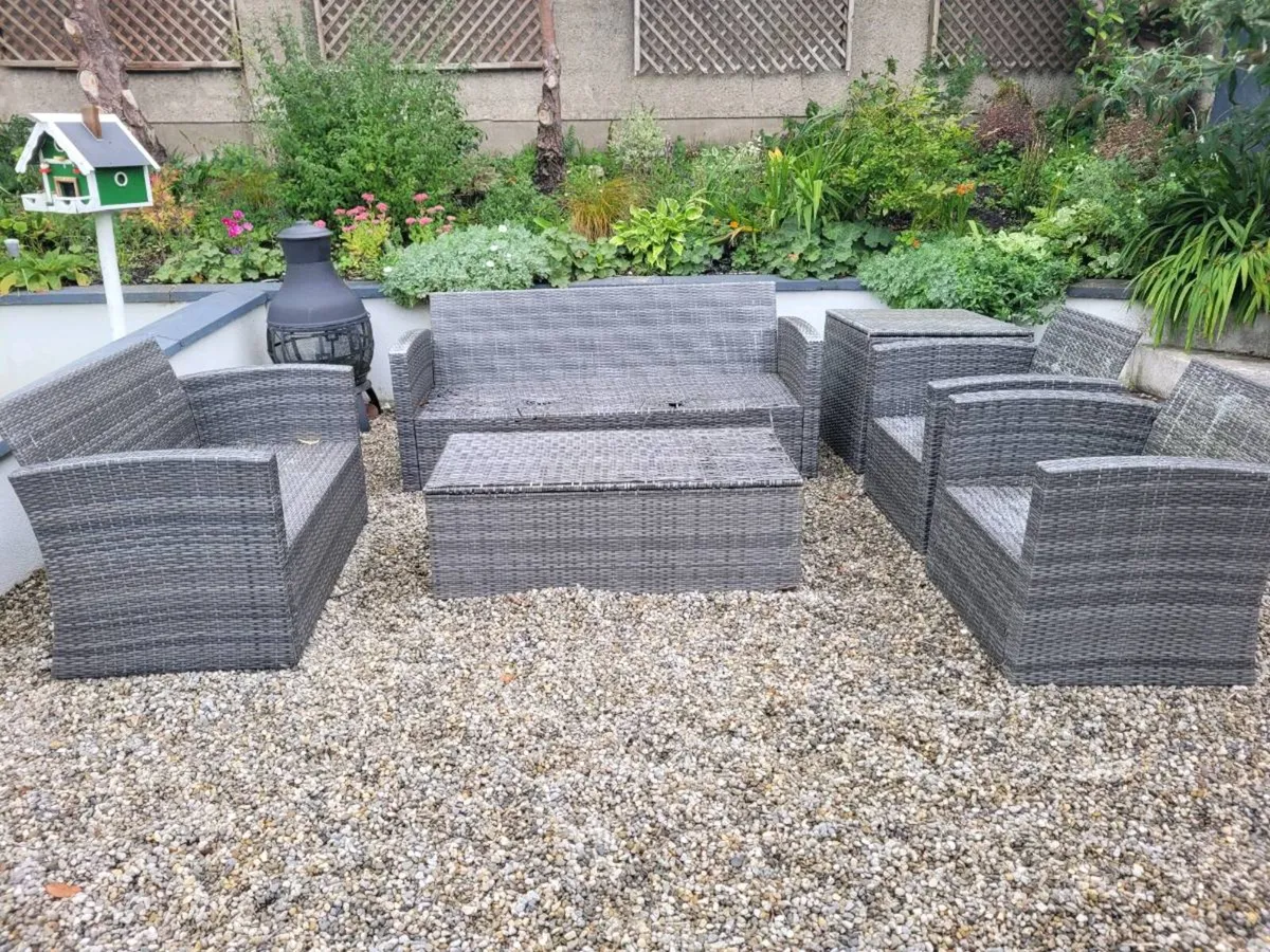Garden furniture - Image 1