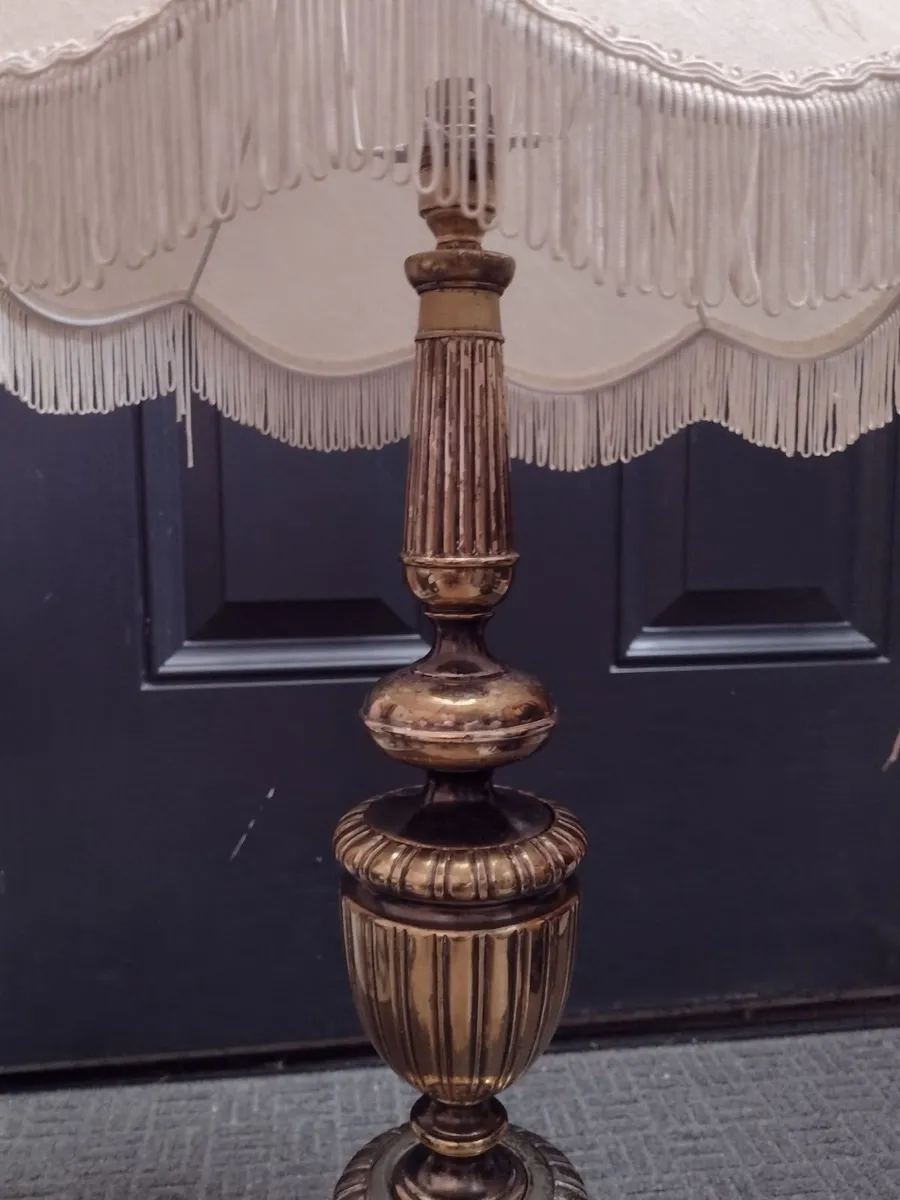 Antique 1950's Heavy Brass table lamp - Image 4