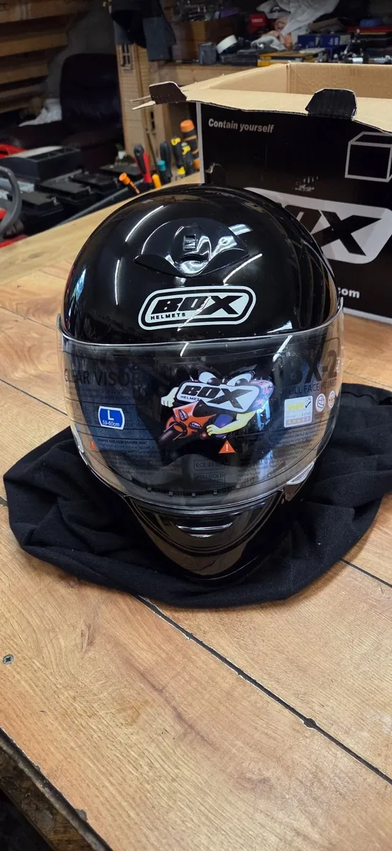 Motorbike helmet - Image 4
