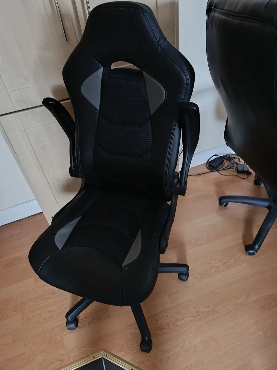 Office chair - Image 1