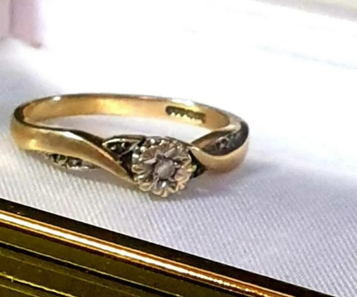 Vintage Hallmarked 9ct Gold Diamond Ring - Image 2