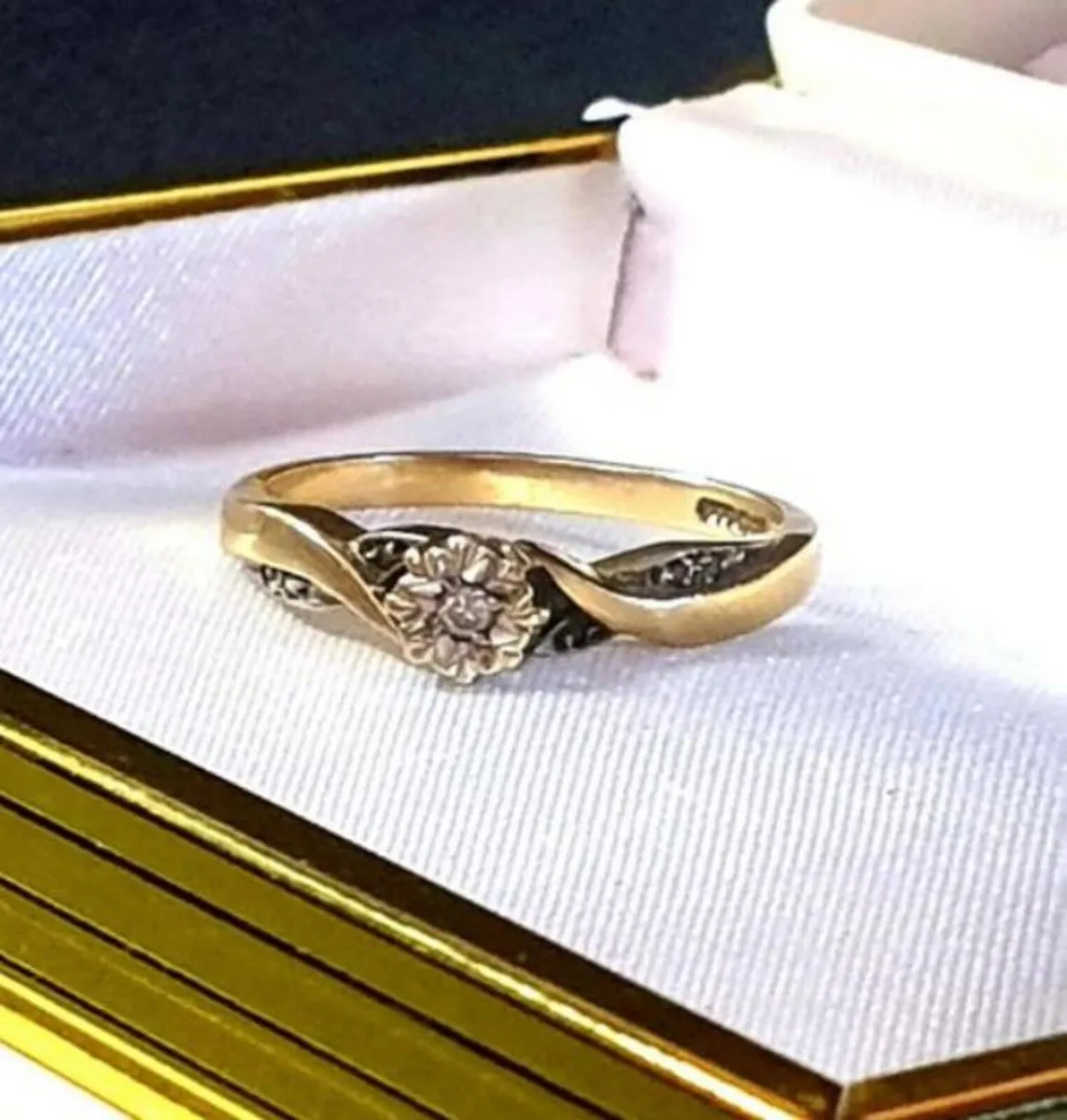 Vintage Hallmarked 9ct Gold Diamond Ring - Image 3