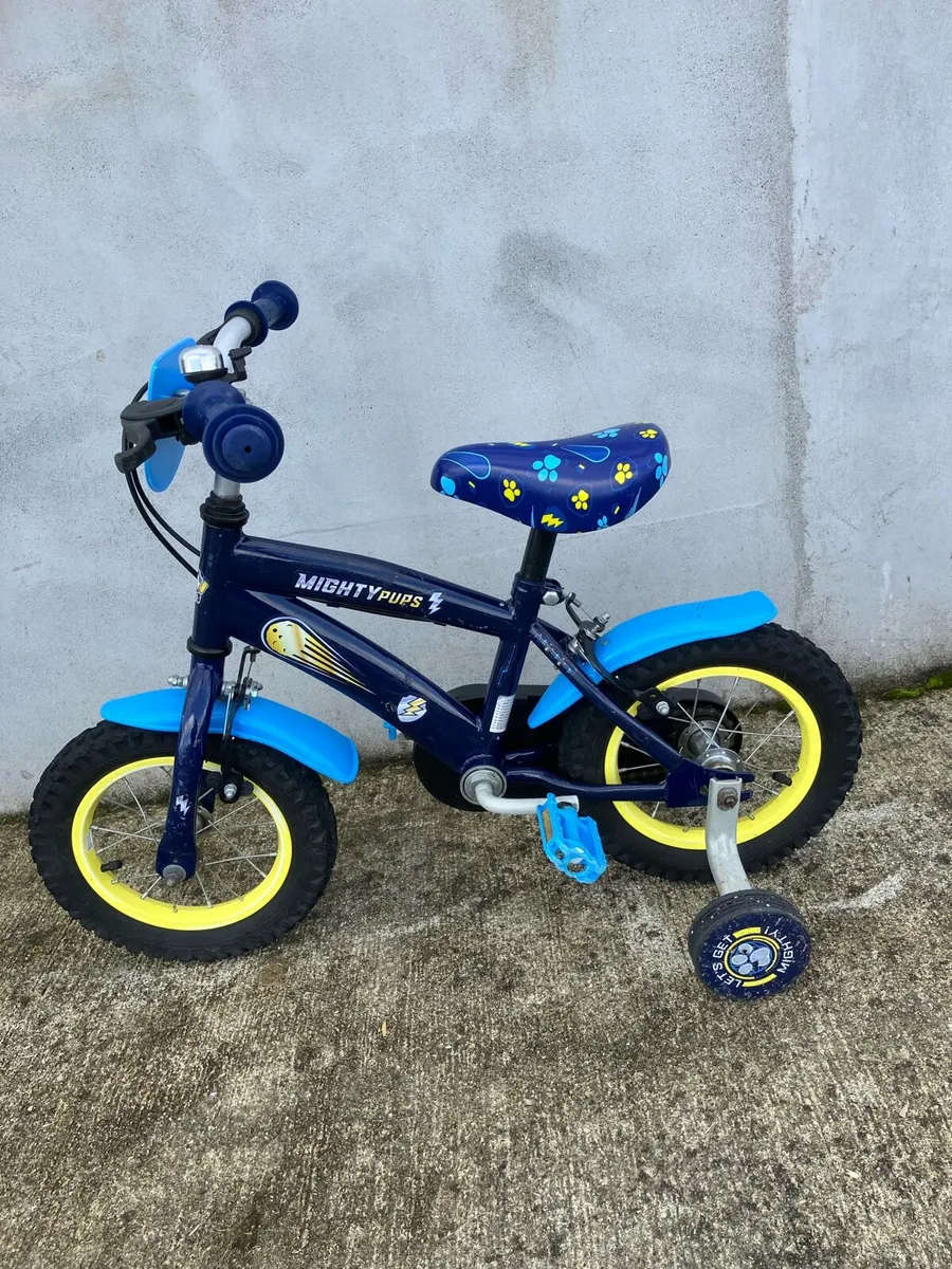 2 kids bikes , blue/ pink - Image 3