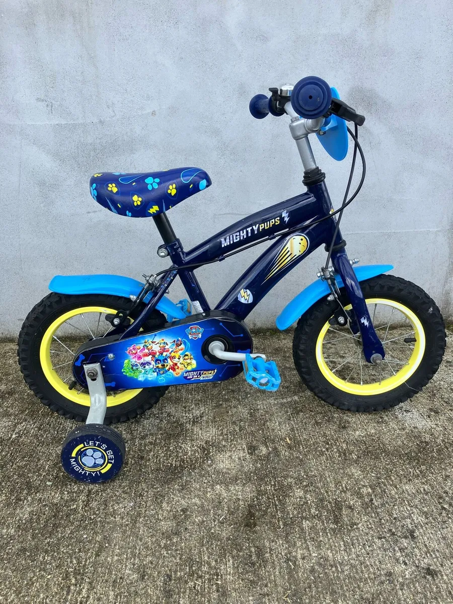 2 kids bikes , blue/ pink - Image 1