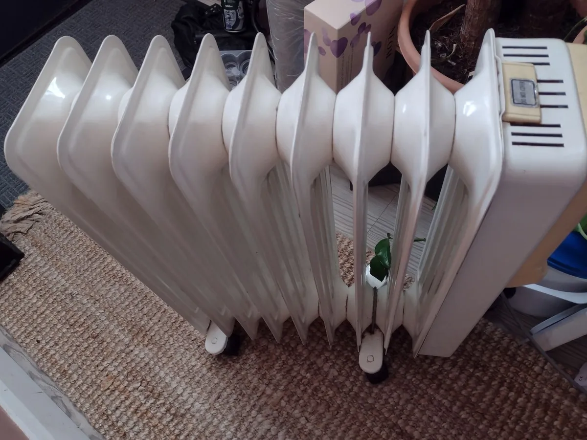 Large heavy oil filled radiator 2000W - Image 4