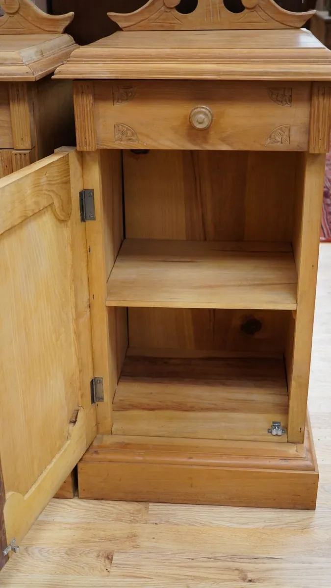 Pair of Quality Carved Ash Bedside Cabinets - Image 4