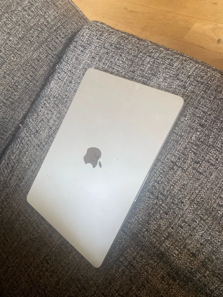 MacBook m2 16GB 512 - Image 1