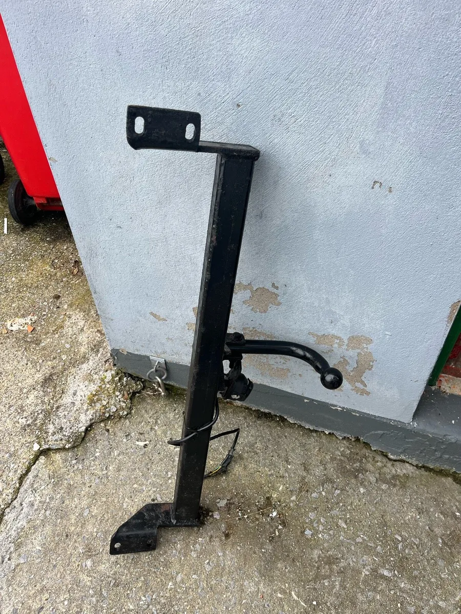 Tow bar and hitch - Image 4