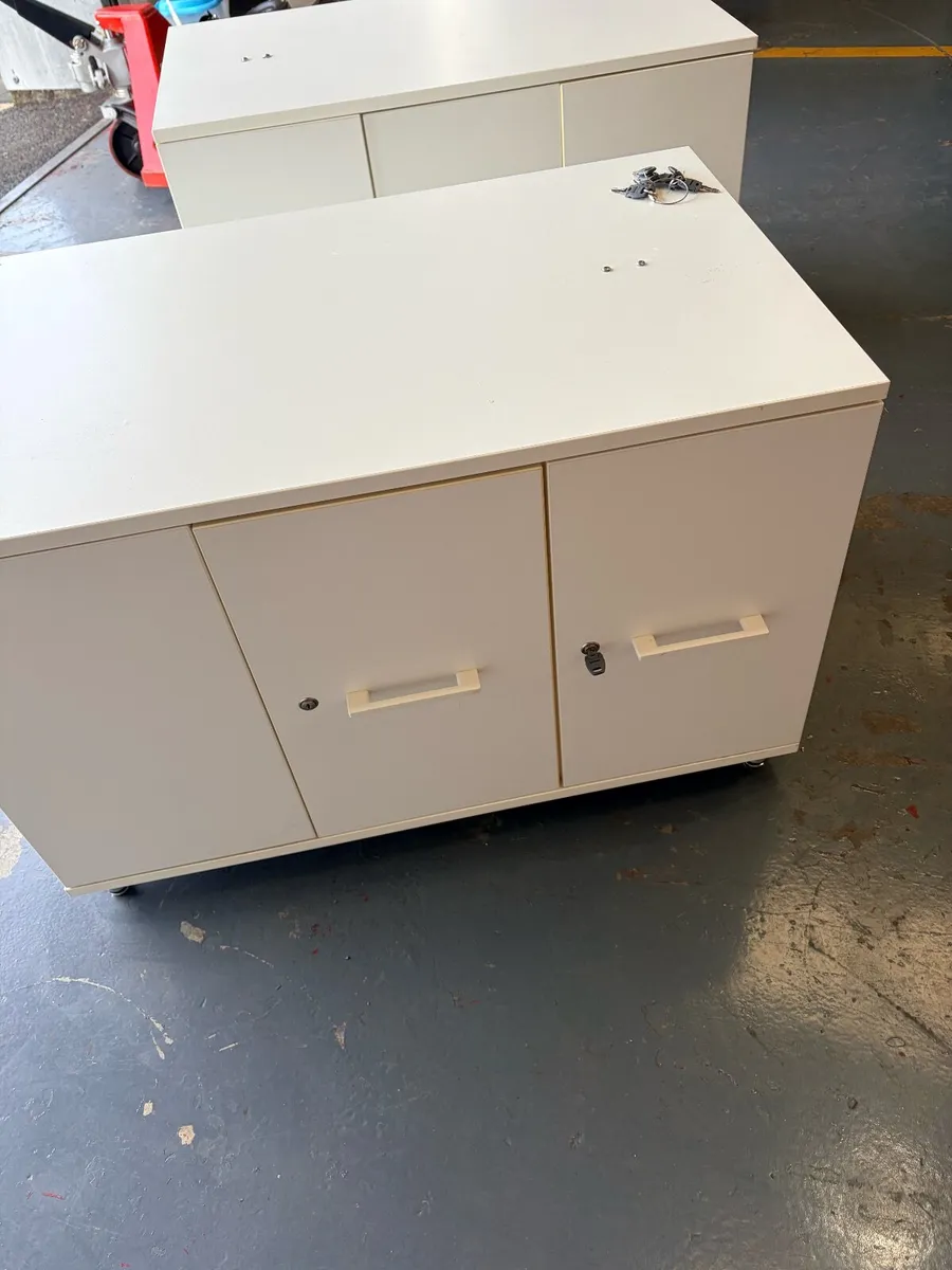 Two Lockable Office Storage & Filing Cabinets - Image 3