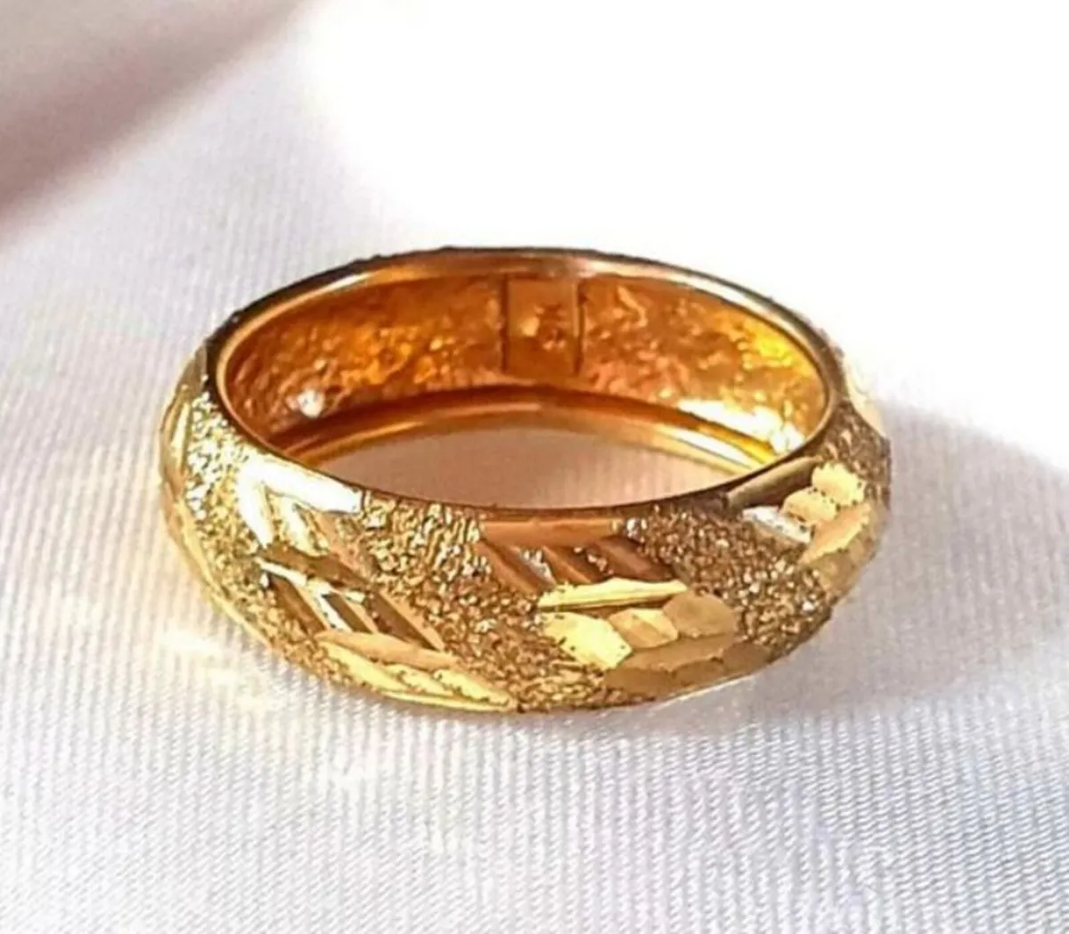 Vintage Hallmarked 9ct Gold Wedding Ring - Image 1