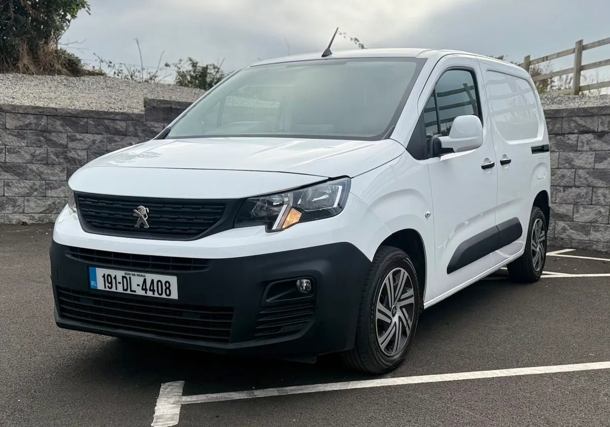 2019 Peugeot Partner professional model - Image 2