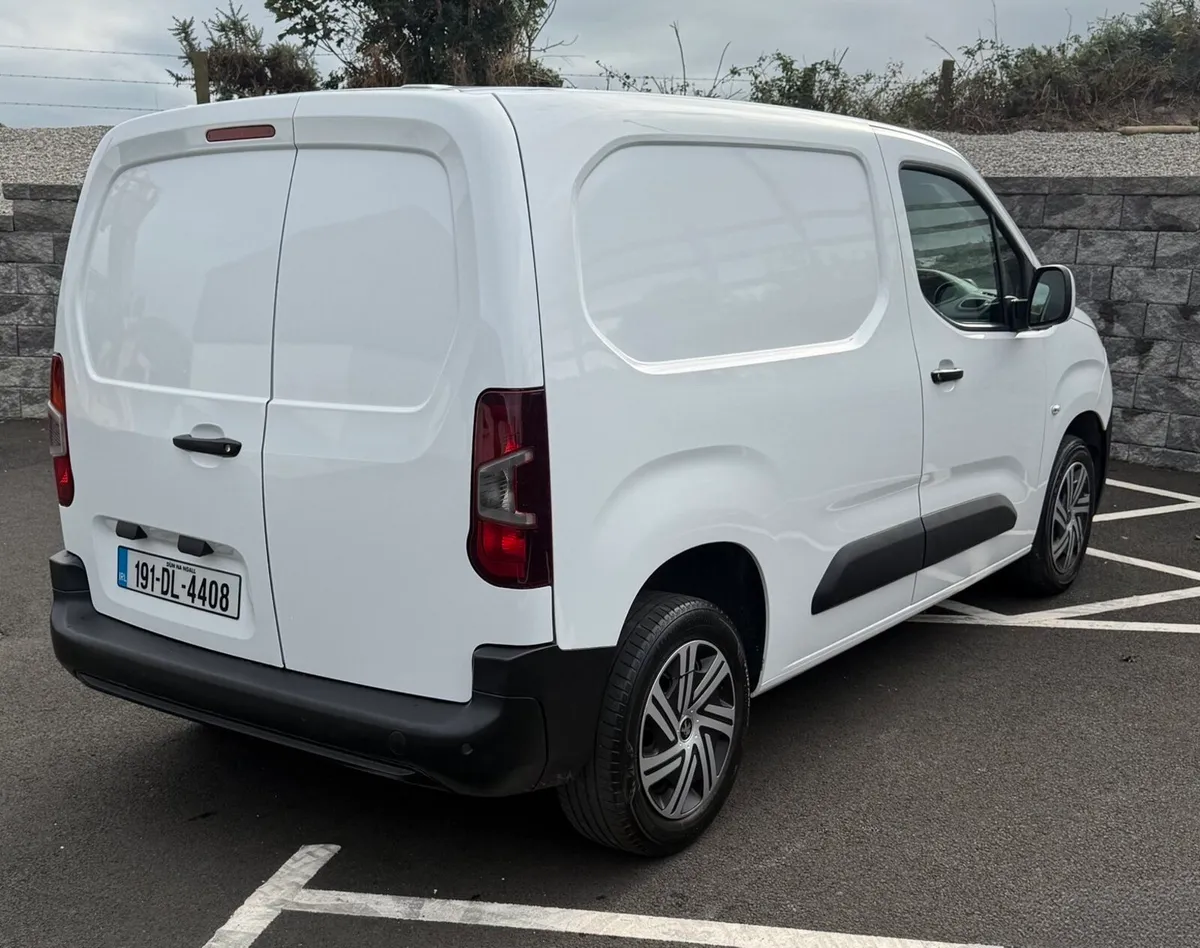 2019 Peugeot Partner professional model - Image 4
