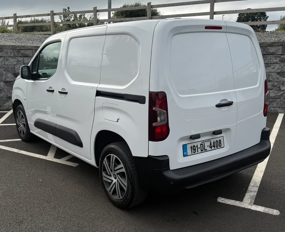 2019 Peugeot Partner professional model - Image 3