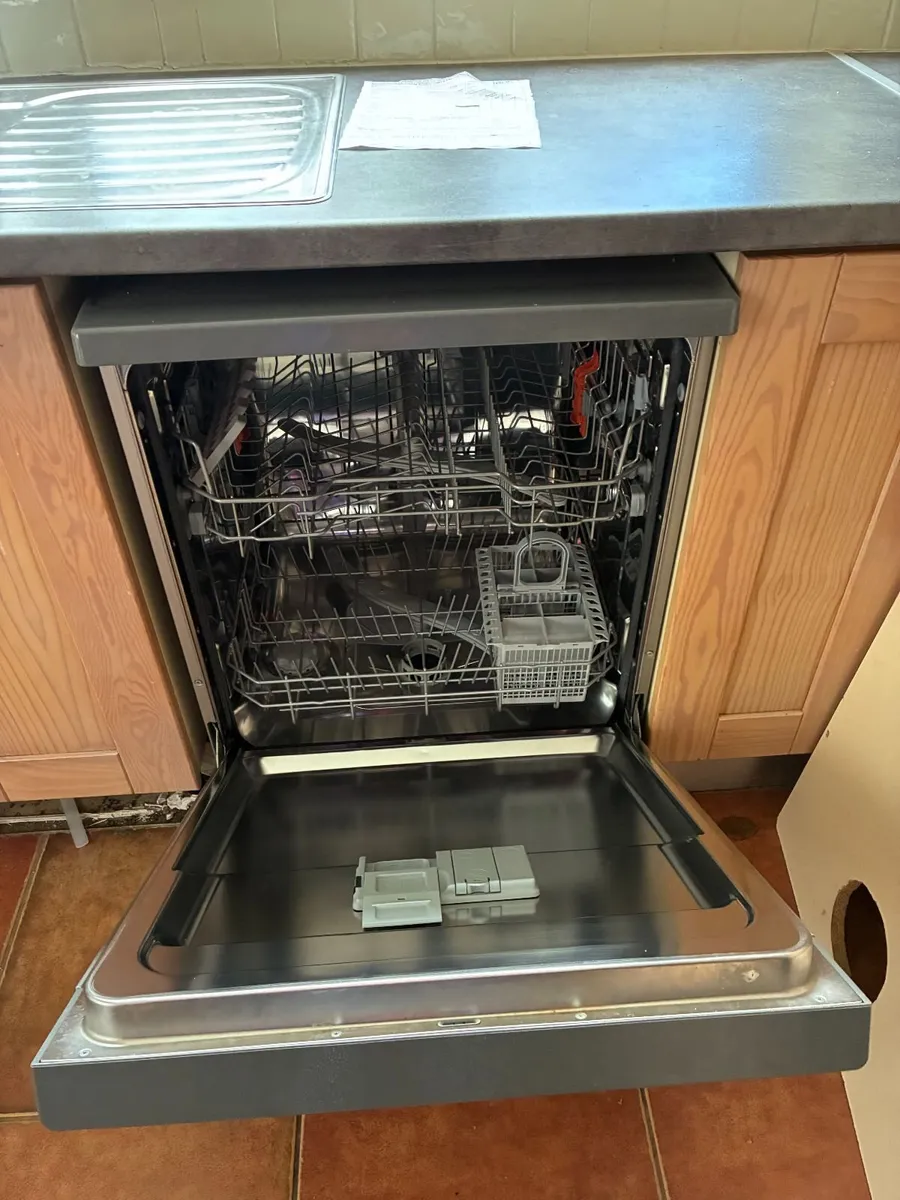Dishwasher - Image 1