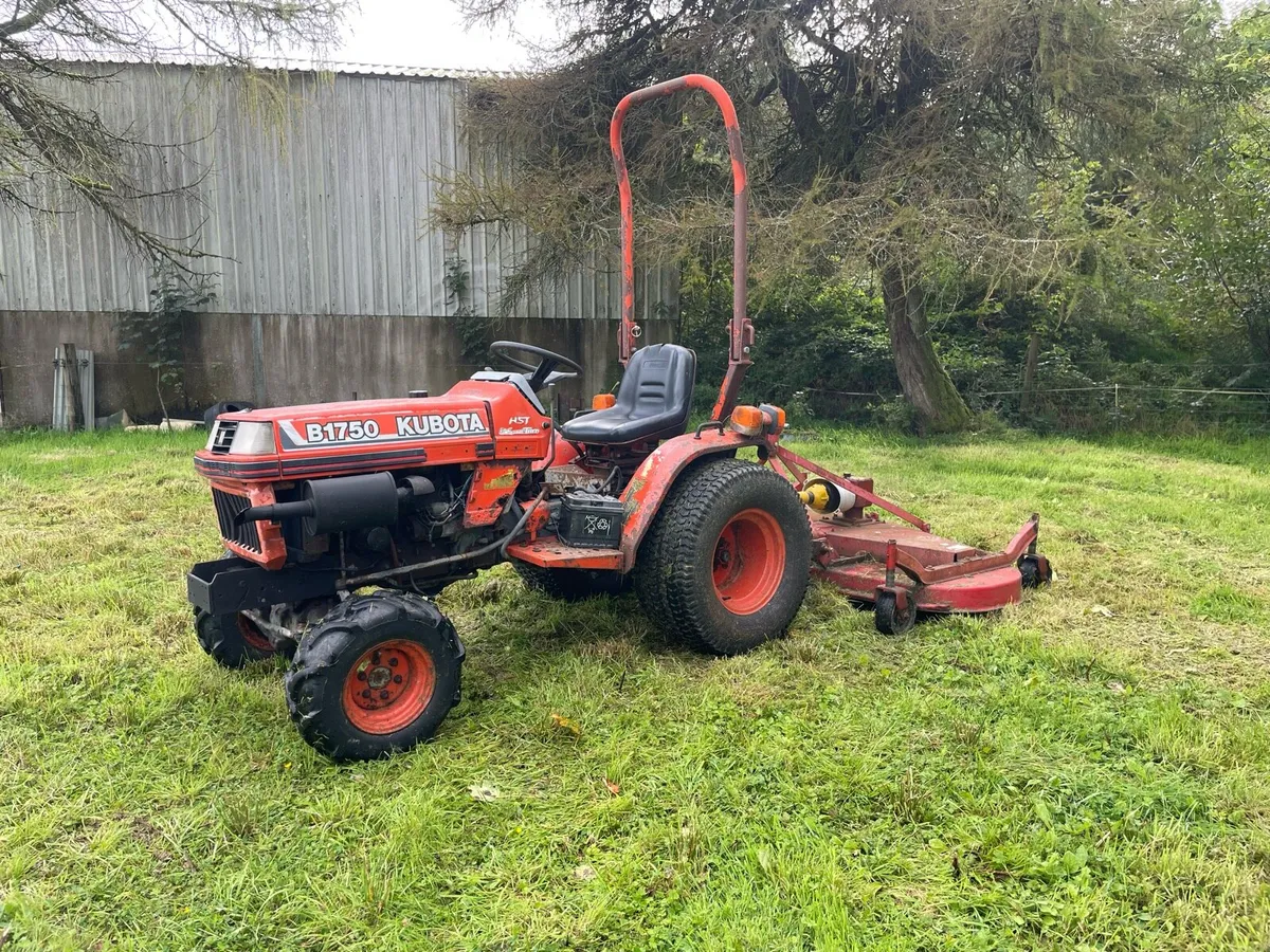 Kubota Compact Tractor with finishing mower - Image 3