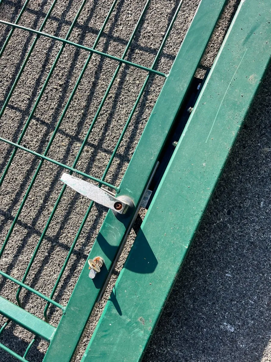 Metal Gate - Image 3