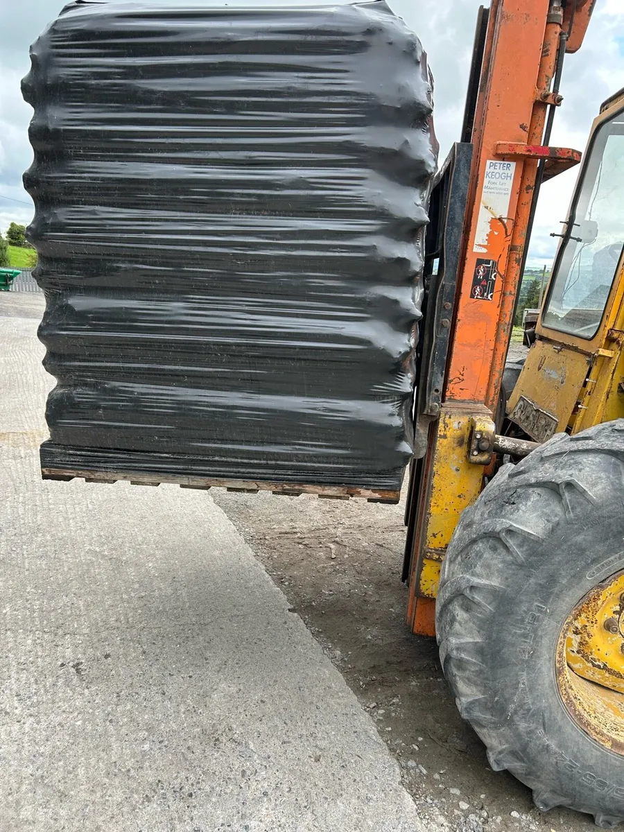 Rough terrain forklift - Image 2