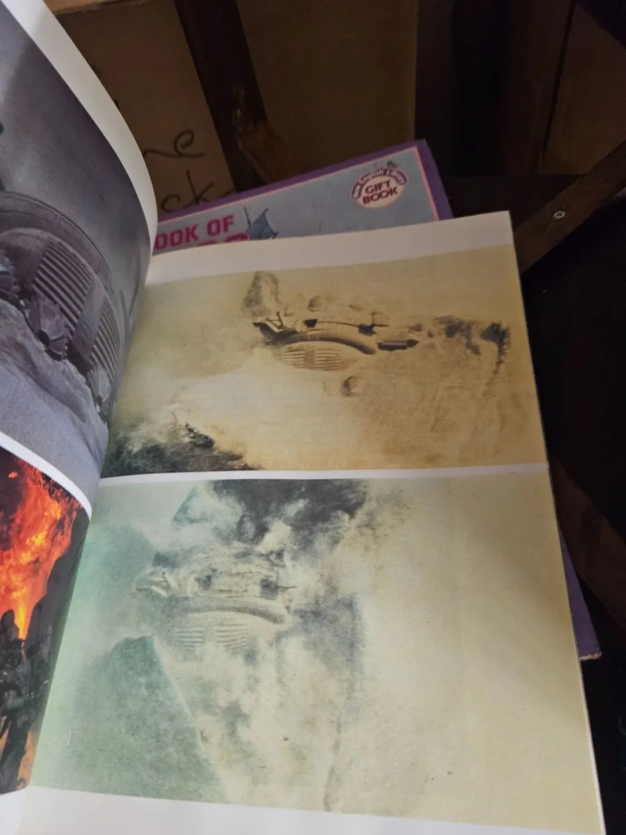 Vintage 1980's Dune Story Book - Image 3