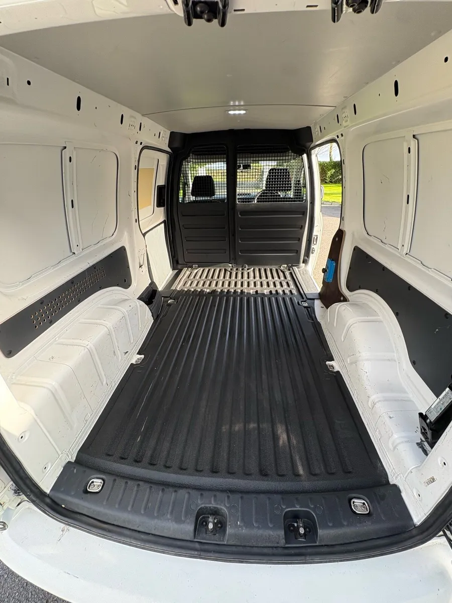 Volkswagen Caddy Maxi - Image 4