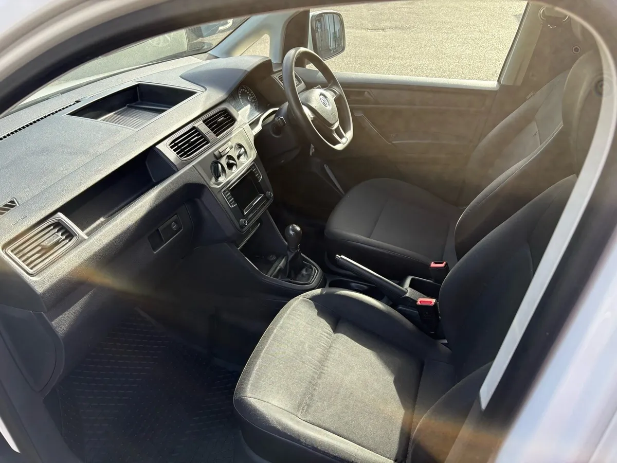 Volkswagen Caddy Maxi - Image 2