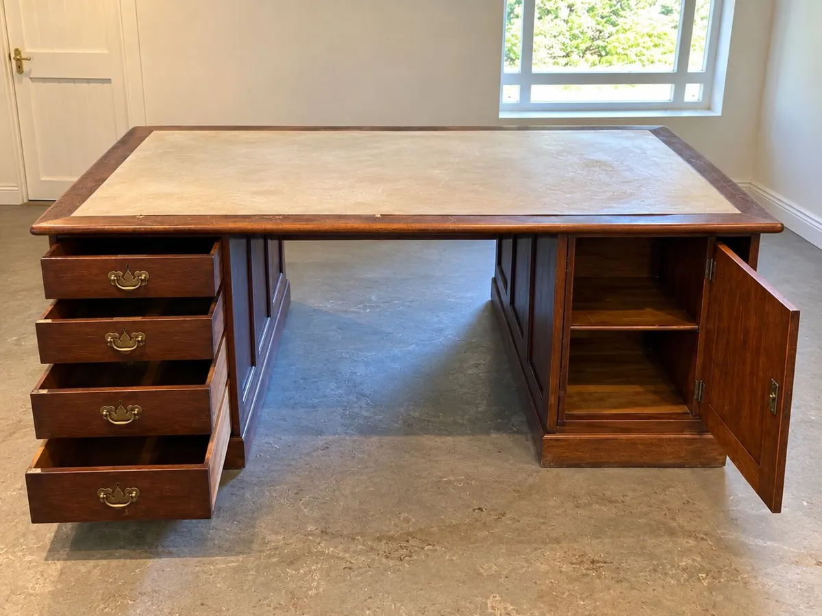 Large traditional mahogany wooden executive desk - Image 3