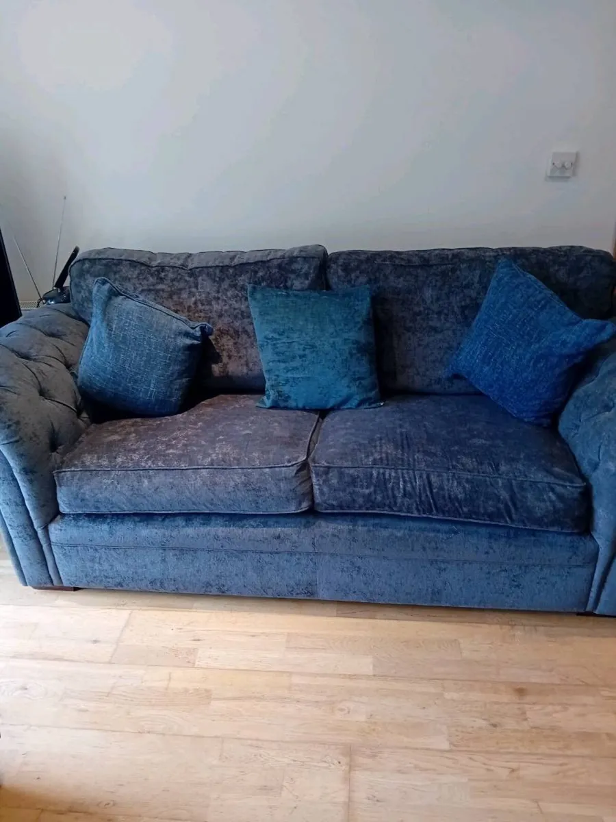 3 SEATER SOFA - Image 1