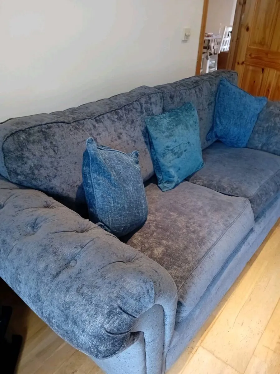 3 SEATER SOFA - Image 3
