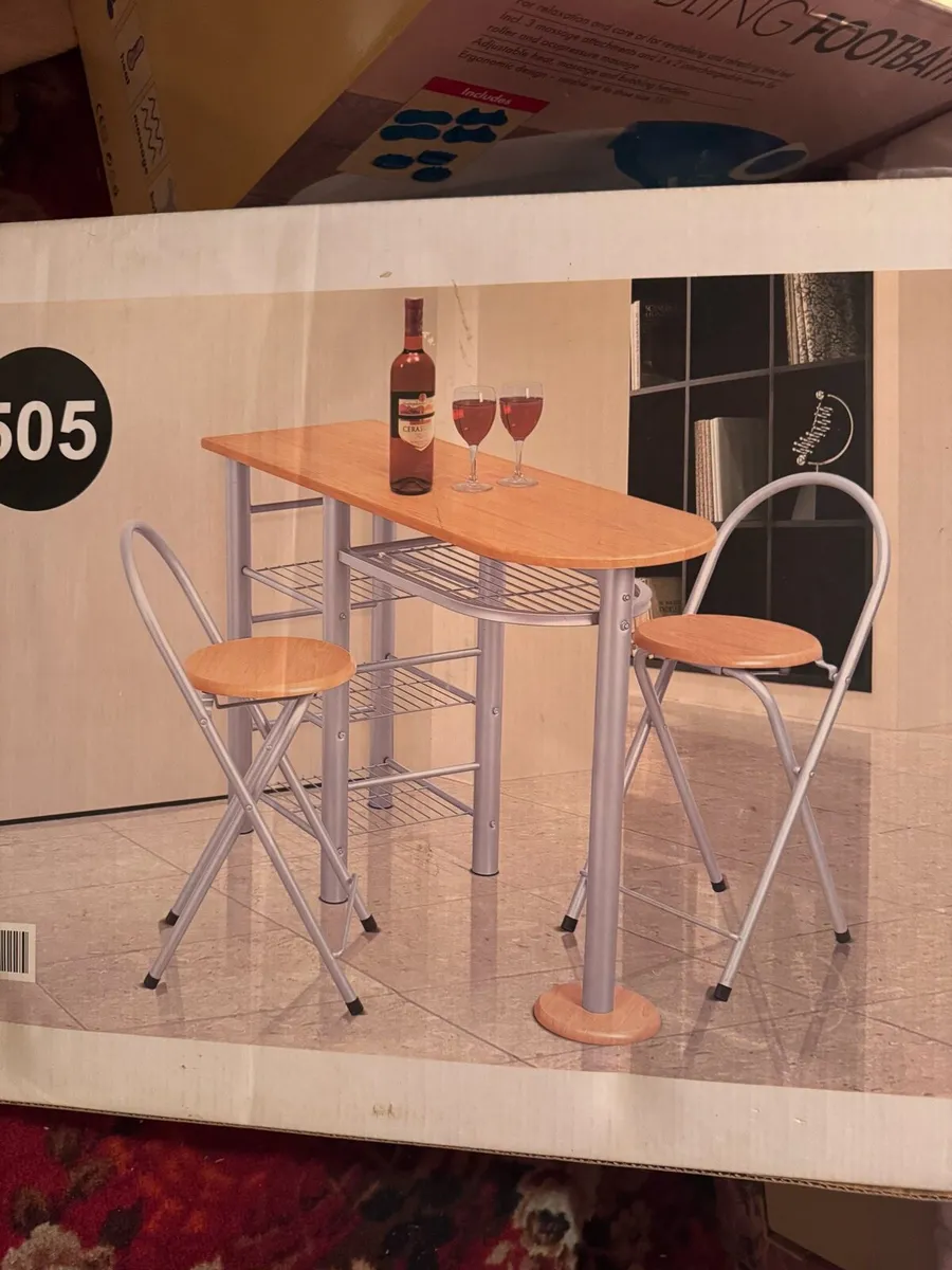 Kitchen island and stool set - Image 1