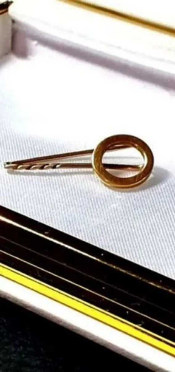 Vintage 9ct Gold Tie Pin - Image 1