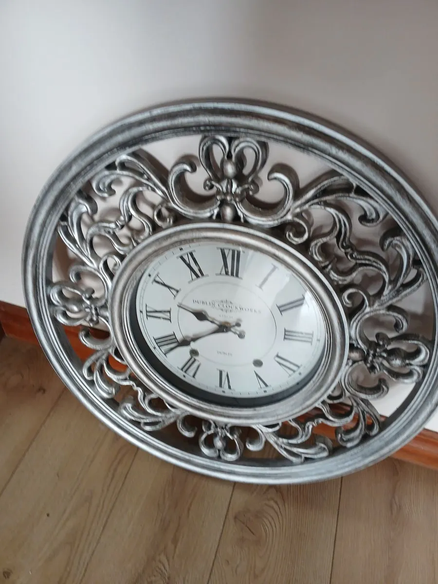 Wall clock 2ft - Image 1