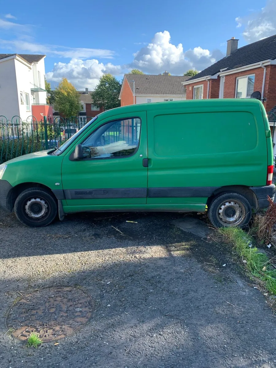Cheap van tax and tested - Image 1